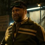 Fantastic Four: First Steps – Paul Walter Hauser als Mole-Man lächelt.