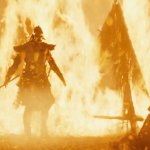 47 Ronin: Ein Samurai läuft durch eine wild lodernde Flammenwand.