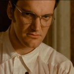 From Dusk til Dawn: quentin Tarantino blickt mit einer Mischung aus Entschlossenheit und Boshaftigkeit in die Kamera.