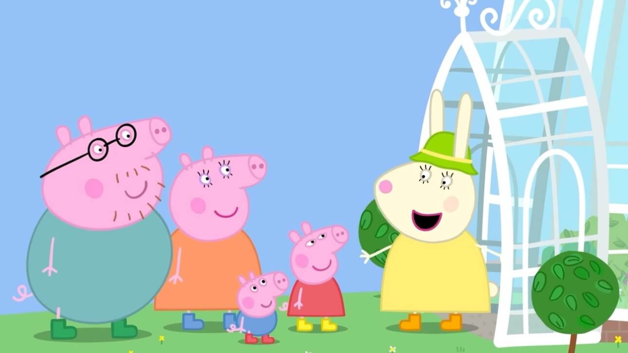 Peppa Wutz macht Experimente mit RIESIGEN Blumen: Peppa Wutz und seine Familie und Freunde stehen vor einem Pavillon im Garten.
