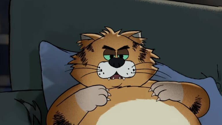 Ricky Gervais' Alley Cats: eine braune Zeichentrick-Katze mit schwarzen Streifen liegt auf der Couch. Sie ist leicht übergewichtig.
