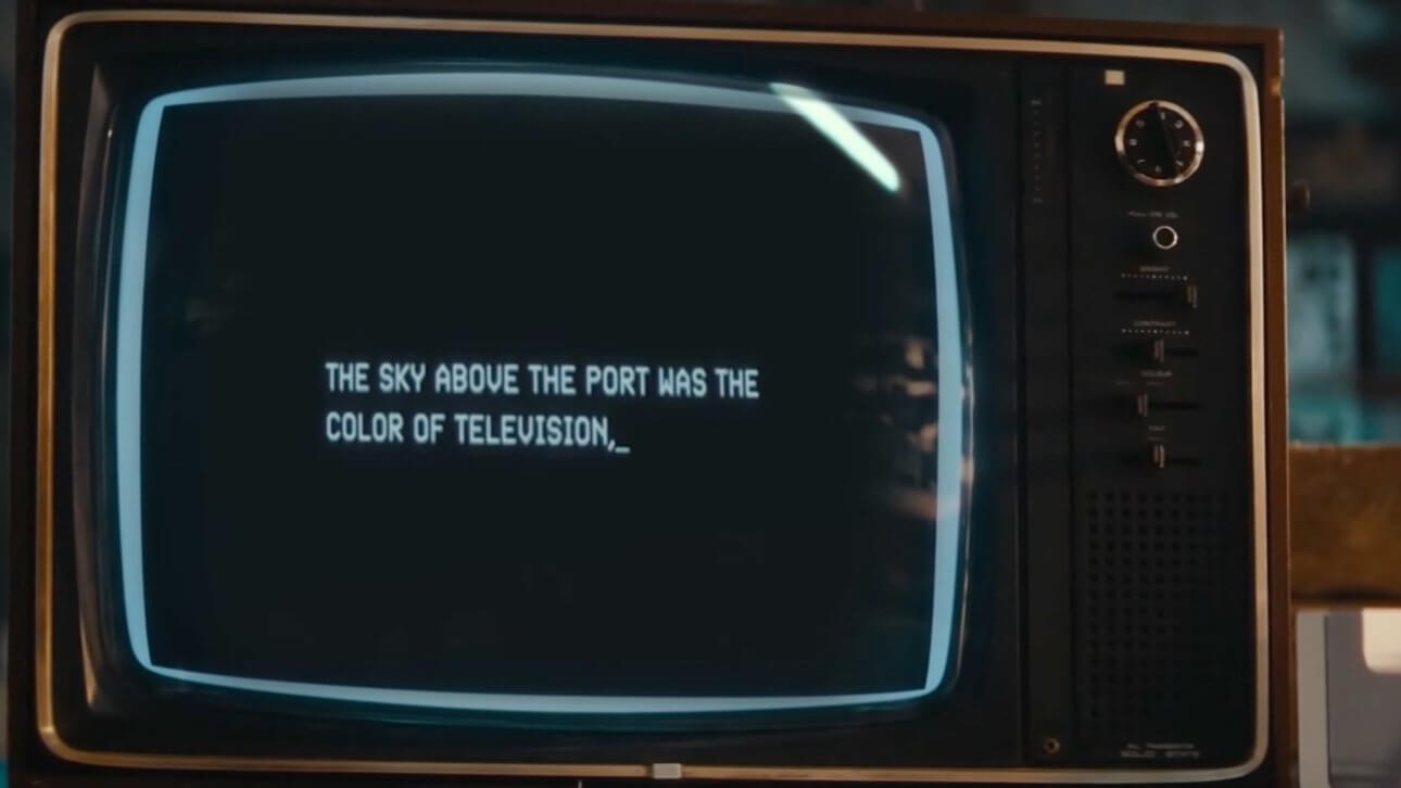 Neuromancer: das Bild zeigt einen alten Röhrenfernseher, auf dem ein Text eingeblendet ist. "The sky above the port was the color of television".