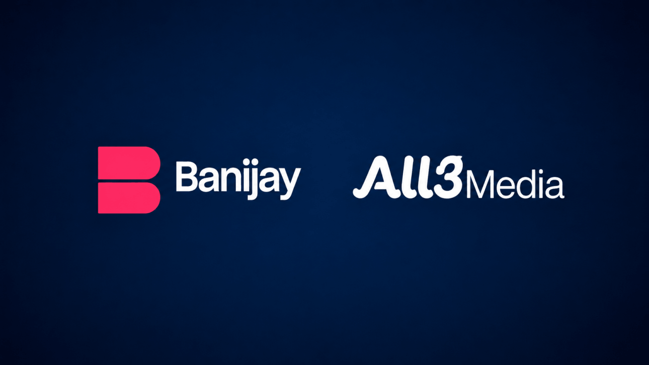 Wir sehen die Logos von Banijay Entertainment und All3Media auf einem blauen Hintergrund.