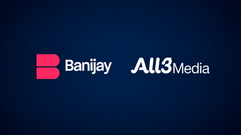 Wir sehen die Logos von Banijay Entertainment und All3Media auf einem blauen Hintergrund.