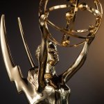 Emmys: das Bild zeigt einen Teil der Emmy-Trophäe, die an TV- und Filmschaffende vergeben wird.